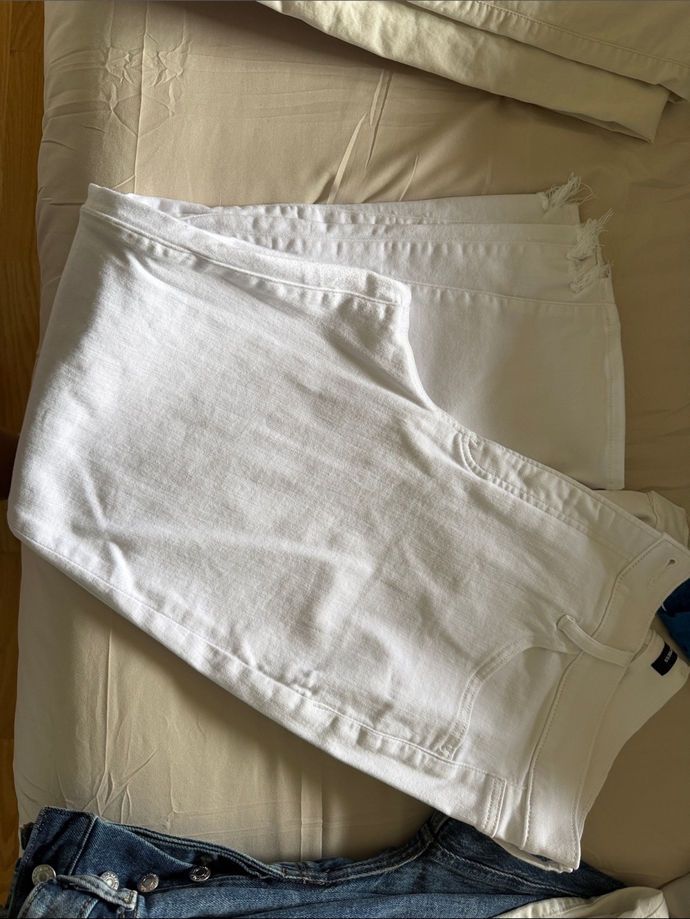 Bundle of 2 pair White Denim Jeans and khaki pants.  Size 16 and xlg